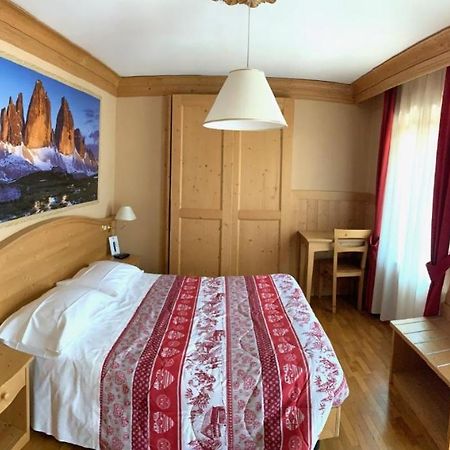 Albergo Garni Ajarnola 奥伦佐卡多利 外观 照片