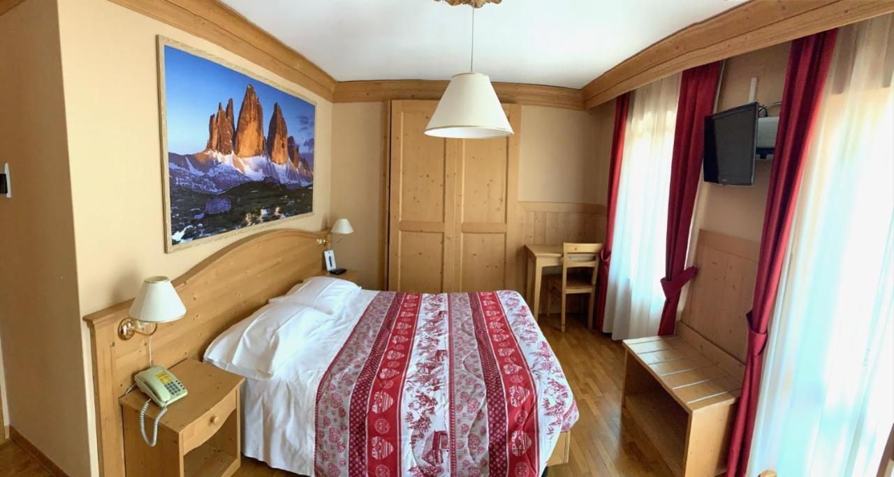 Albergo Garni Ajarnola 奥伦佐卡多利 外观 照片