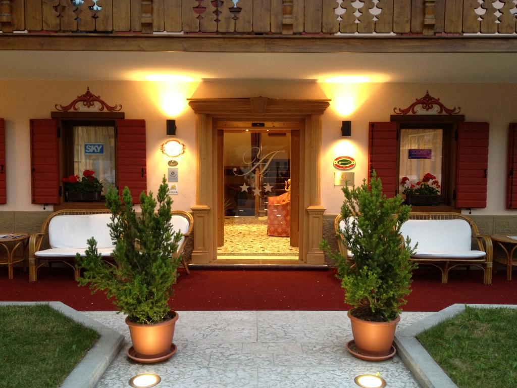 Albergo Garni Ajarnola 奥伦佐卡多利 外观 照片